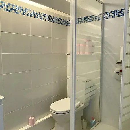 Apartment 2 Pieces Avec Piscine Et Parking, Acces Direct - Fr-1-748-27