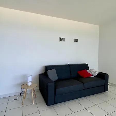 2 Pieces Avec Piscine Et Parking, Acces Direct - Fr-1-748-27 * Canet-en-Roussillon