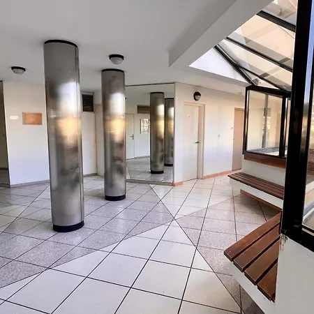 Apartment 2 Pieces Avec Piscine Et Parking, Acces Direct - Fr-1-748-27